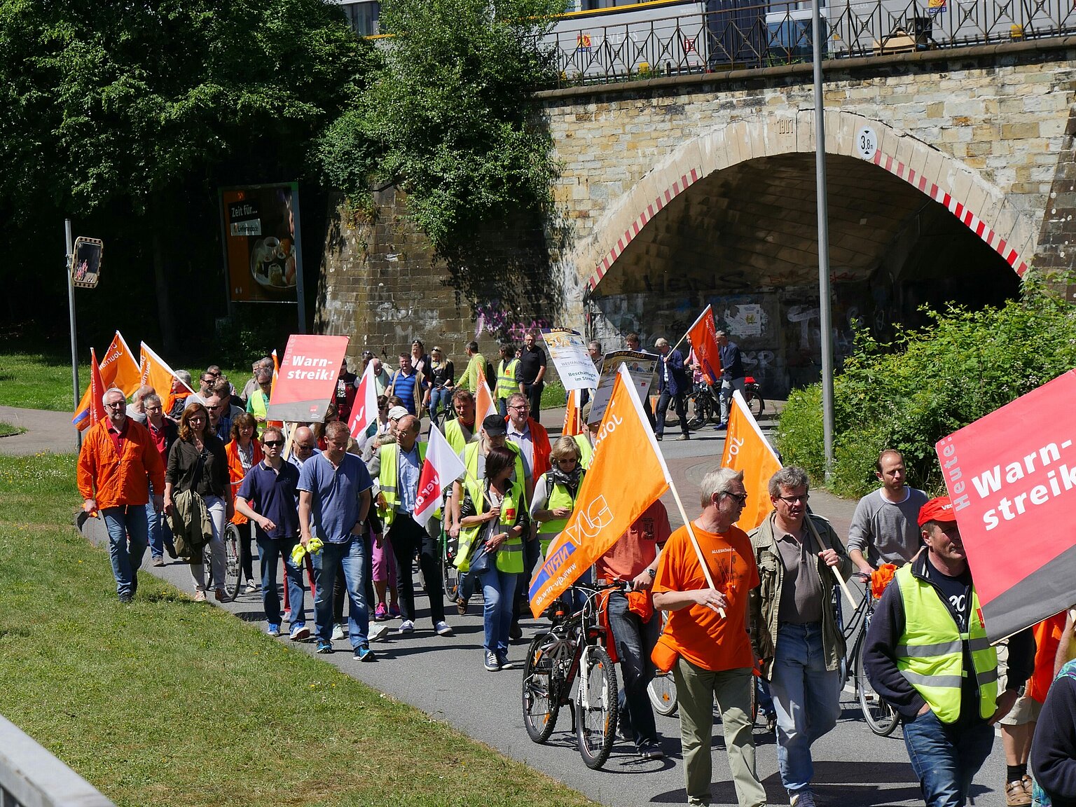  – Der Protestzug durch Bielefeld. Foto: Jost Wolf