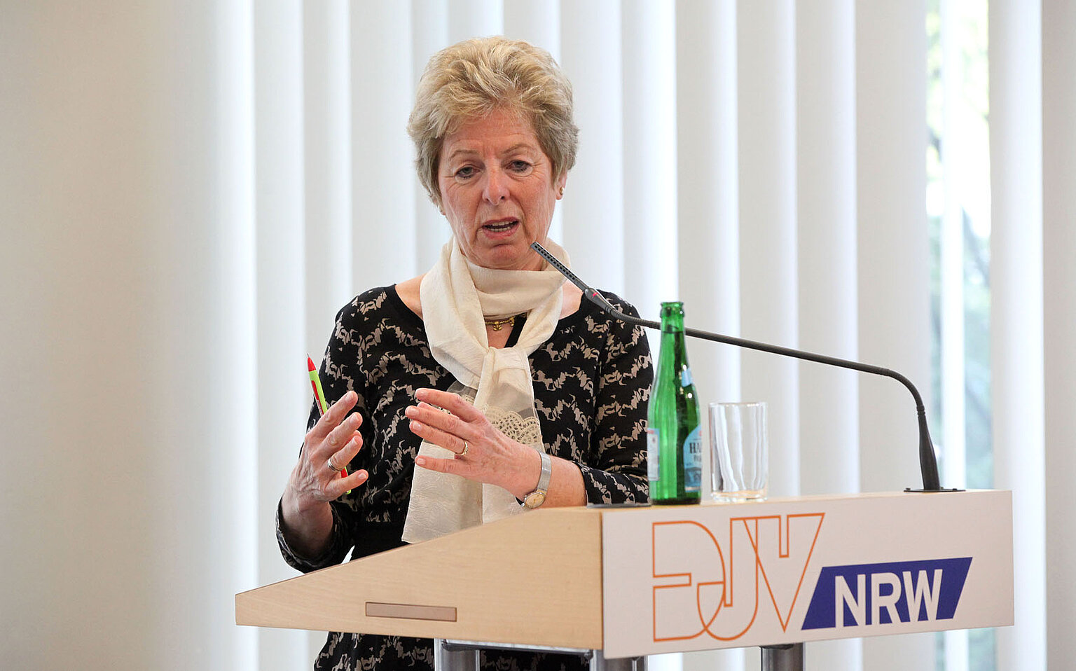  – Gastrednerin auf dem Gewerkschaftstag des DJV-NRW war Dr. Angelica Schwall-Düren, Ministerin für Bundesangelegenheiten, Europa und Medien des Landes Nordrhein-Westfalen. Foto: Anja Cord