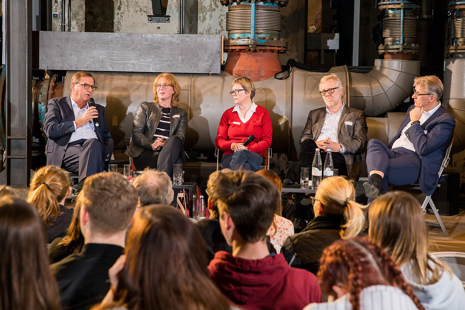  – Über die Zukunft der Öffentlich-Rechtlichen diskutierten (vlnr:) Dr. Hans-Peter Siebenhaar (Medienjournalist), Tabea Rößner (Bündnis 90/Die Grünen), Moderatorin Dr. Nicola Balkenhol, Helfried Spitra (stellvertretender Fernsehdirektor WDR), Elmar Theveßen (stellvertretender Chefredakteur, ZDF). Foto: Udo Geisler