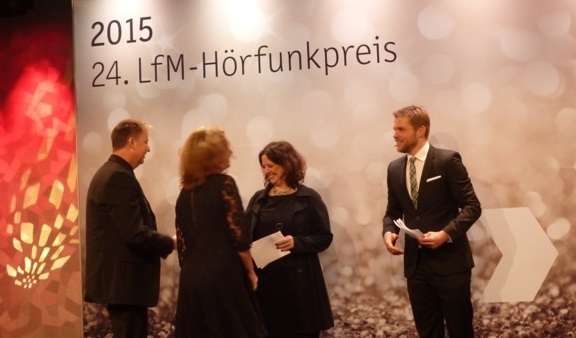  – Preisverleihung in Düsseldorf: Dr. Anja Zimmer (2.v.r.) gratuliert Markus Bauer und Karin Jurke. Foto: Sascha Fobbe