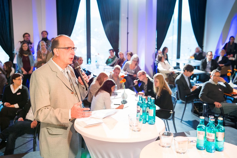  – Frank Stach, Vorsitzender des DJV-NRW, eröffnet im View des Dortmunder U den Journalistentag 2013. Foto: DJV-NRW / Udo Geisler