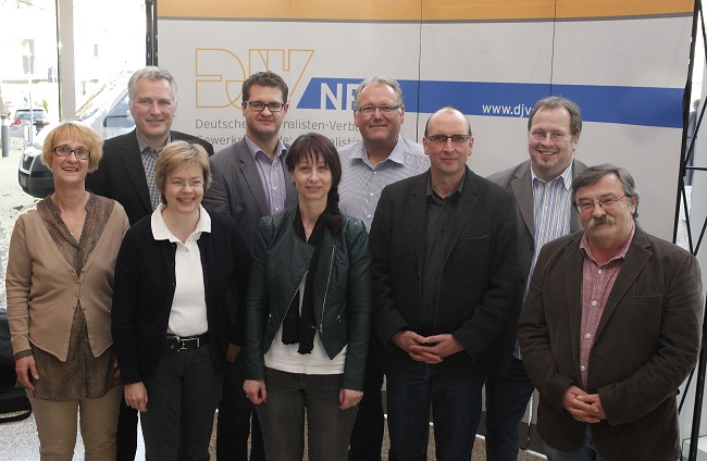  – Der neue Vorstand (v.l.n.r.): Katrin Kroemer, Josef Humbert, Nicola Balkenhol, Timo Stoppacher, Sascha Fobbe, Jürgen Primus, Frank Stach, Uwe Tonscheidt und Karlheinz Stannies. Foto: DJV-NRW / Anja Cord