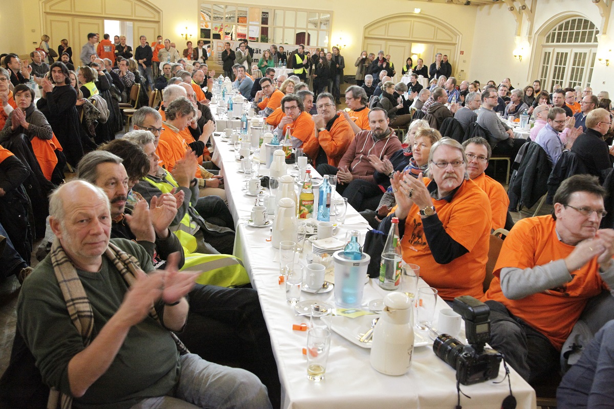  – Gute Resonanz beim Warnstreik in NRW: 300 Journalistinnen und Journalisten aus dem Ruhrgebiet und dem Rheinland versammelten sich im Schwerter Freischütz. Foto: Klaus Daub